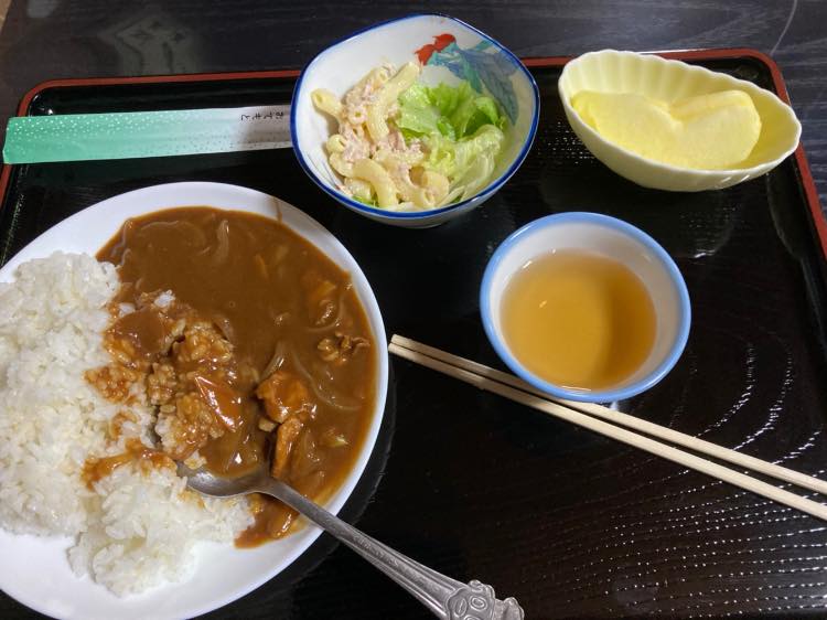 【町の境内で子どもたちの声がする】