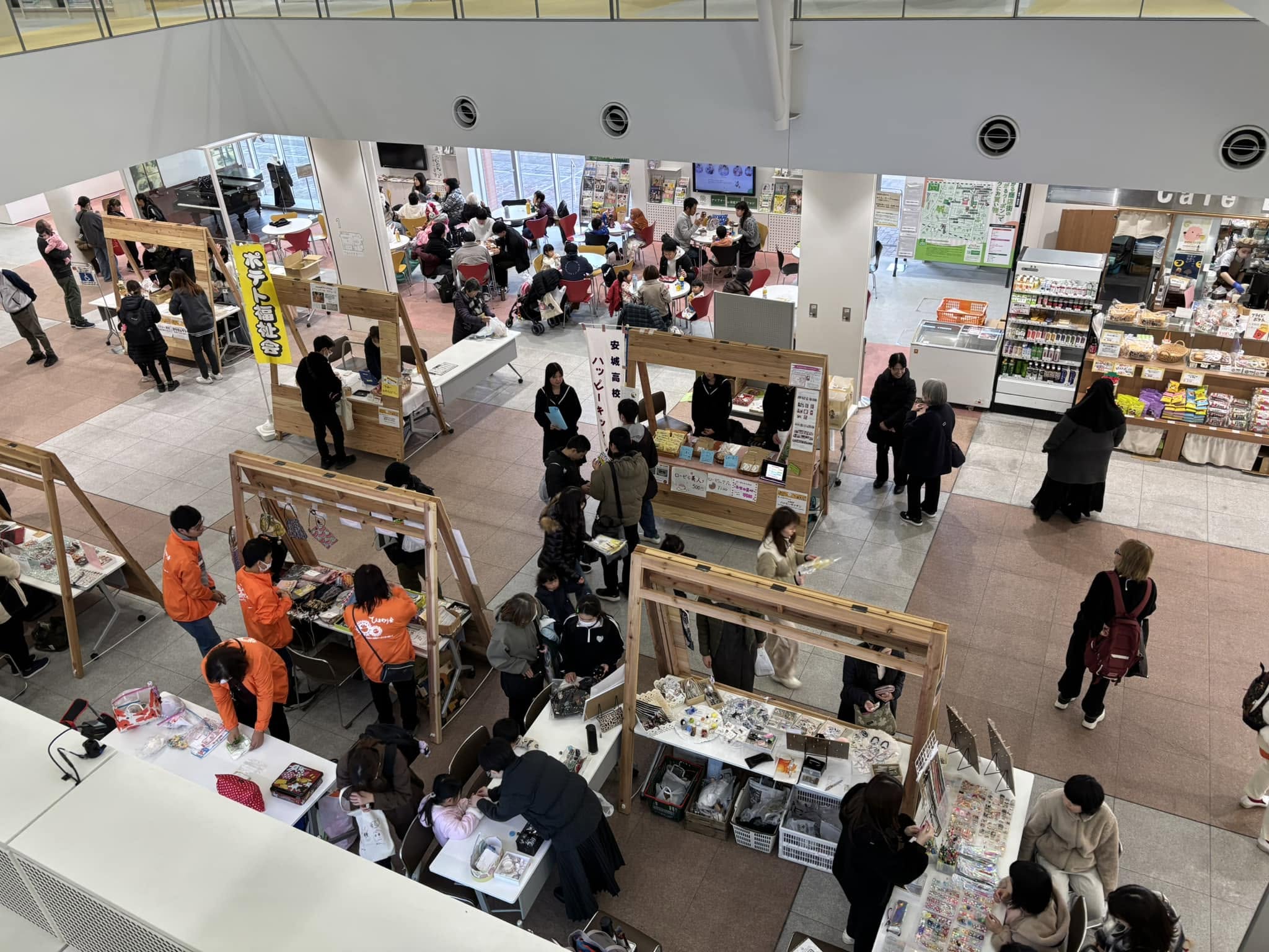 【「交流」と「賑わい」を担う図書館📕】