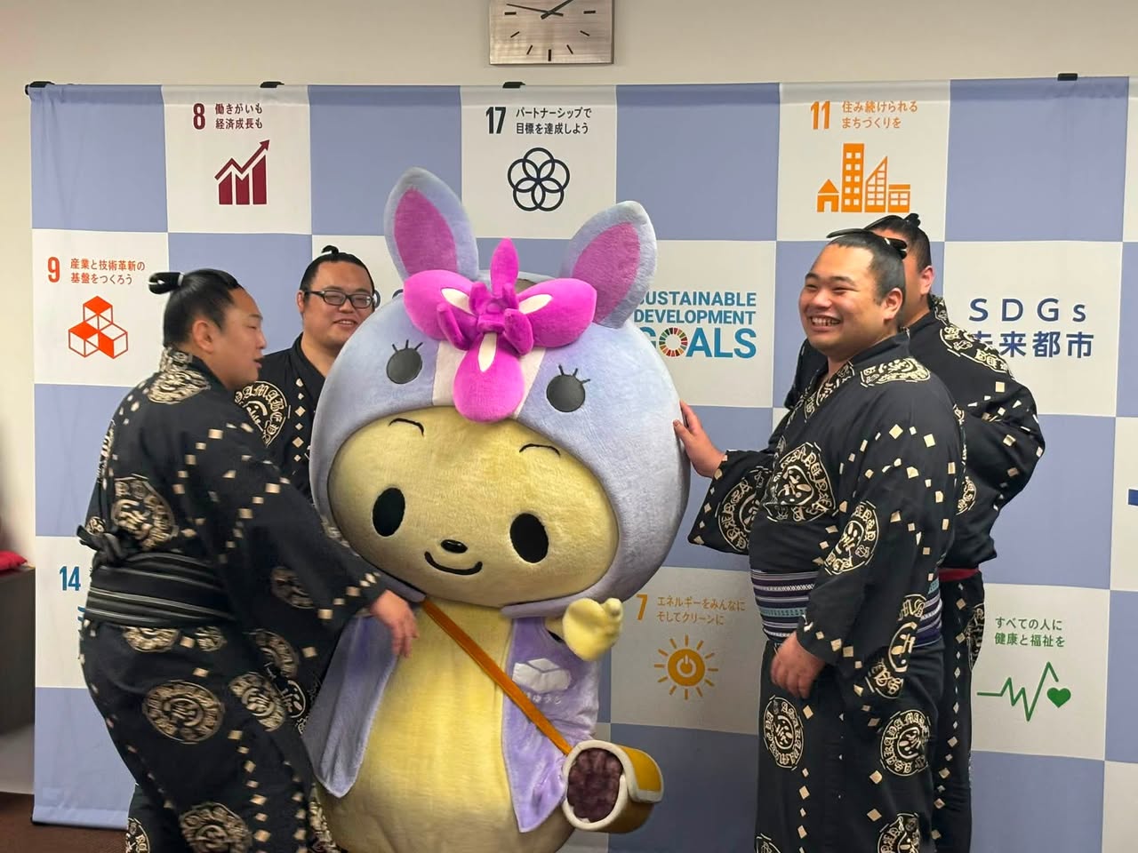浅香山部屋の皆様が知立市役所を表敬訪問