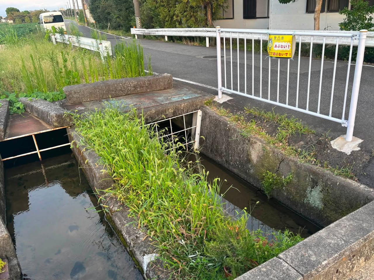 ⚠️用水路での水遊びは危険です